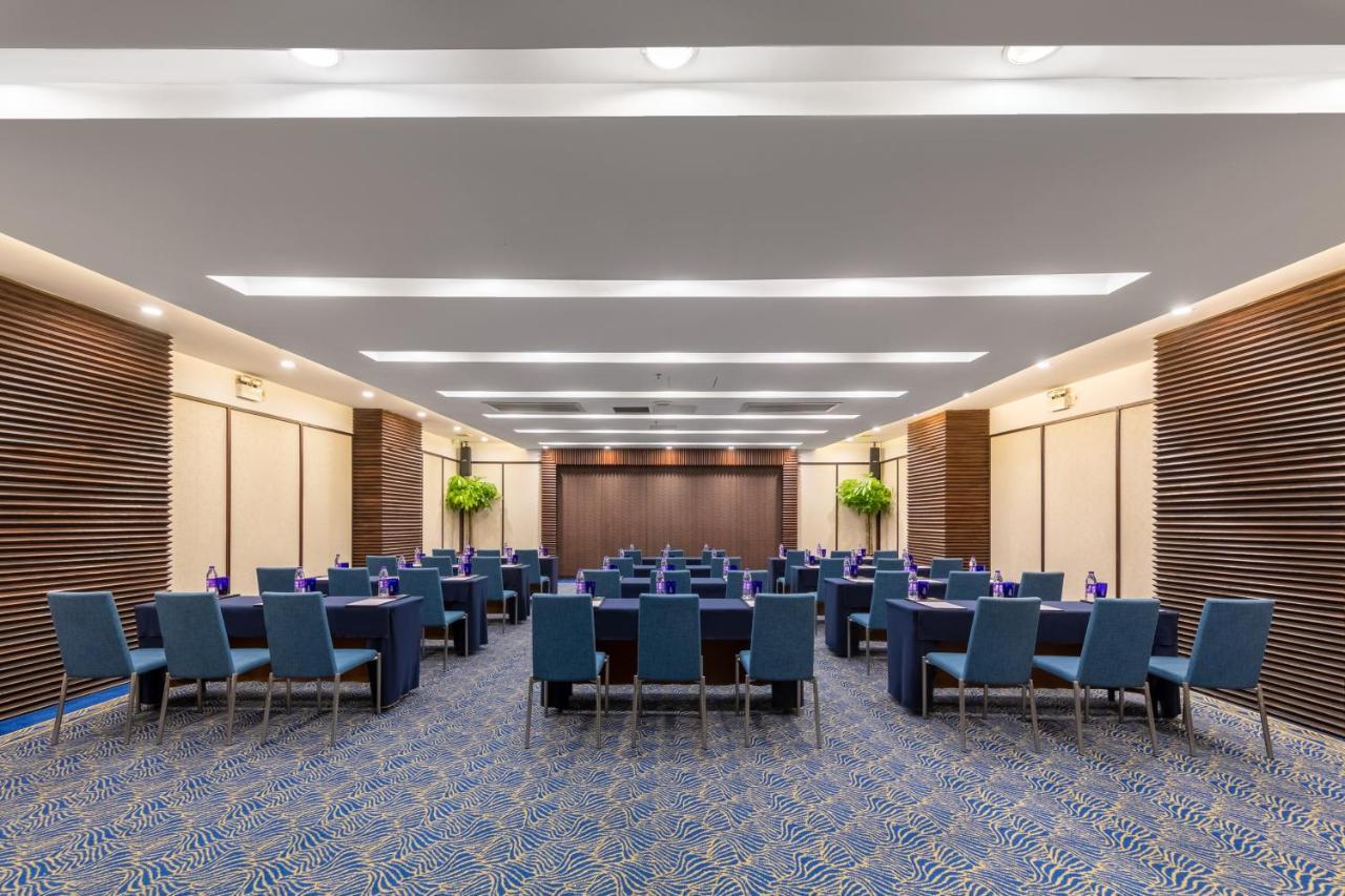 Crowne Plaza Foshan By Ihg - Canton Fair Free Shuttle Bus Exterior photo