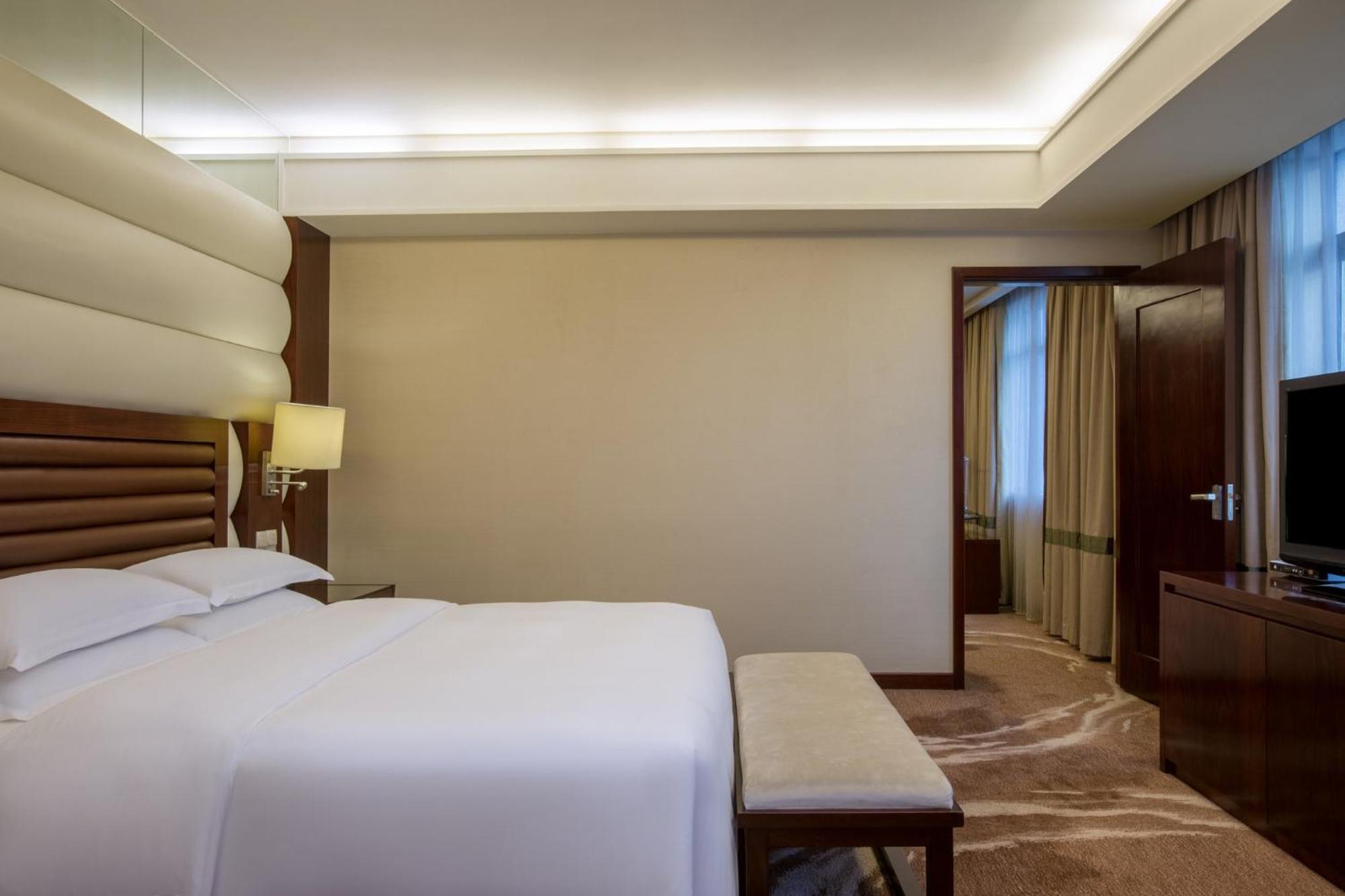 Crowne Plaza Foshan By Ihg - Canton Fair Free Shuttle Bus Exterior photo